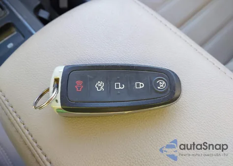 2017 Ford Escape Titanium z USA, uszkodzony, nr VIN 1FMCU0J94HUD64422